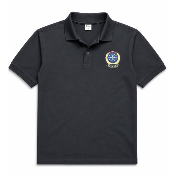 Polo T-shirt med broderet veteranm�rke