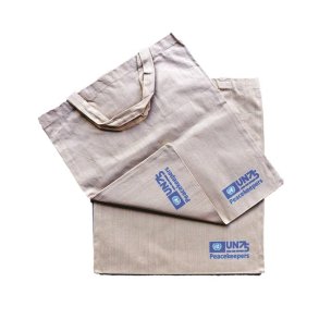 Muleposte med FN's 75-rs logo